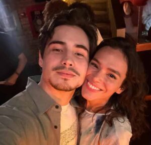 Bruna Marquezine e Danilo Mesquita levantam suspeitas de que estariam vivendo affair, diz jornal
