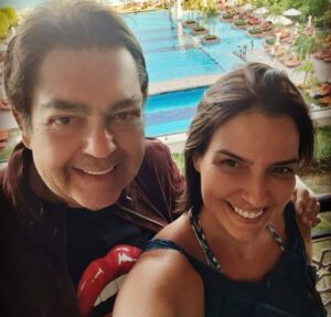 Esposa de Faustão atualiza estado de saúde do apresentador após transplantes e agradece carinho