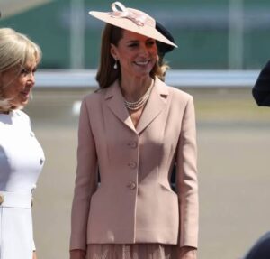 Kate Middleton usa marca de luxo francesa para receber o Presidente Emmanuel Macron e sua esposa, no Reino Unido