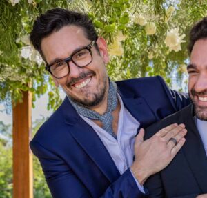 Gravata usada por Renato no casamento de Maria de Fátima e Afonso Roitman, em Vale Tudo, chama atenção da web