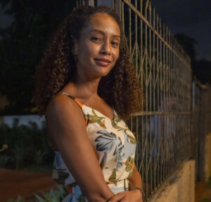 Raquel vê quando Maria de Fátima é levada para o hospital. Confira o que vai rolar nesta segunda-feira em Vale Tudo