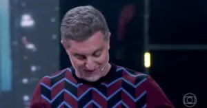 Luciano Huck não se contém no Domingão, desmorona com dor do luto e vai aos prantos: “Indo embora”