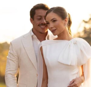 Renato Albani se emociona com show de Belo em sua festa de casamento com Juliana Fructuozo