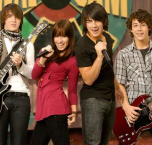 Isso não é um treinamento! Jonas Brothers confirmam gravação de Camp Rock 3