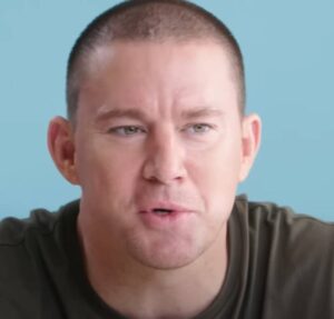 Channing Tatum encanta ao posar com a filha no tapete vermelho da estreia de Demon Slayer