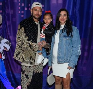 Bruna Biancardi escolhe babás das filhas com Neymar Jr. e exige termo de confidencialidade, diz jornal
