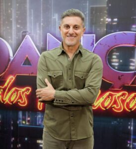 Luciano Huck viraliza após errar nome de personagem de Vale Tudo. Relembre as vezes em que o apresentador passou por saias justas no Domingão