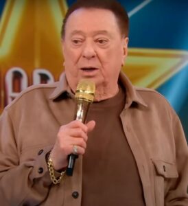 Raul Gil recebe alta hospitalar e seguirá tratamento em casa