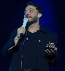 Wesley Safadão se emociona ao comemorar aniversário durante apresentação no Rio de Janeiro; veja os cliques