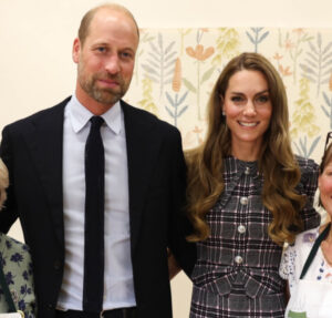 Nos três anos da morte da Rainha Elizabeth II, Príncipe William e Kate Middleton participam de homenagem à monarca