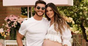 Camila Queiroz faz revelação sobre o nome da primeira filha com Klebber Toledo