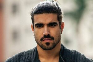 Caio Castro atualiza estado de saúde após acidente de carro