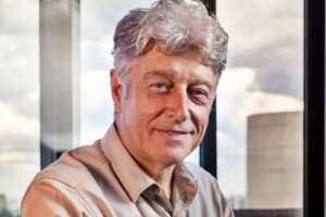 Caco Barcellos perde programa na Globo