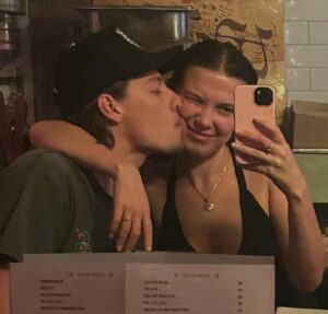 Millie Bobby Brown celebra primeiro aniversário de casamento com Jake Bongiovi: Amo ser sua esposa