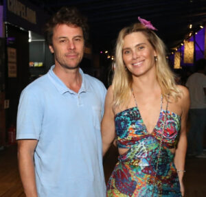 Carolina Dieckmmann presta homenagem de aniversário ao marido: Que você siga forte, lindo e comigo