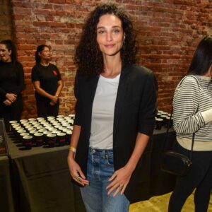 Rodrigo Santoro recebe famosos na apresentação do filme O Filho de Mil Homens na Mostra de Cinema