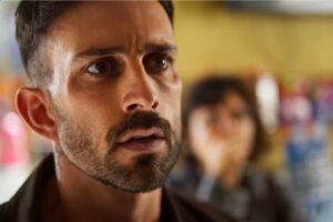 Deco faz ameaça, provoca desmaio e queda em ‘Dona de Mim’