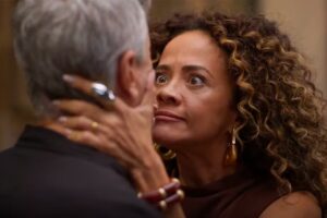 Dona de Mim: Tânia dá seis tiros em Jaques após divórcio