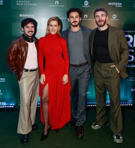 Mônica Martelli surge acompanhada da filha ao prestigiar pré-estreia do filme de Ingrid Guimarães. Veja quem mais marcou presença