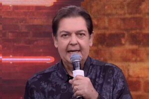 Esposa de Faustão agradece orações após alta do apresentador