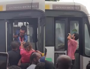 Motorista de ônibus entra em briga com passageiros em terminal do Rio durante caos; veja vídeo