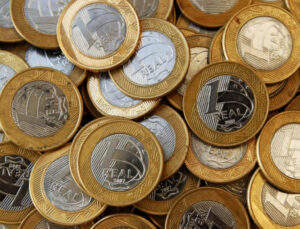 Moeda de R$ 1 com erro de fabricação pode valer até R$ 1,8 mil; saiba como reconhecer