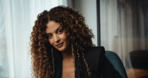 Gabriela Loran posa em ensaio sensual após brilhar em ‘Três Graças’ e fãs reagem: ‘Revelação’