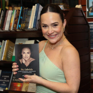 Heloísa Périssé, Ingrid Guimarães e Renata Castro prestigiam Gabriela Duarte em lançamento de biografia