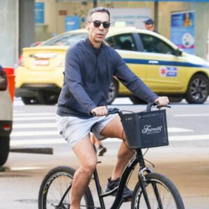 No Dia Mundial Sem Carro, confira os famosos que sempre são clicados andando de bike!