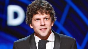 Jesse Eisenberg anuncia que vai doar rim para desconhecido e surpreende fãs