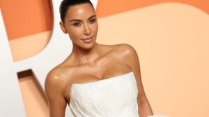 Kim Kardashian atualiza fãs sobre seu estado de saúde após diagnóstico de aneurisma cerebral