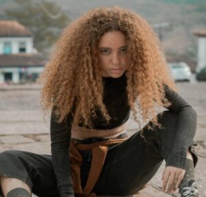 Brilhando em Vale Tudo, Letícia Vieira fala de Vermelho Sangue, seu primeiro trabalho na televisão: – Acreditaram muito em mim