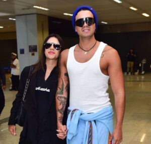 Luan Santana e Jade Magalhães reúnem família para batizado milionário da filha Serena, diz colunista