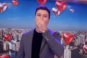 Rodrigo Faro chora no ‘Encontro’ ao receber surpresa da mãe e desabafa sobre a morte do pai