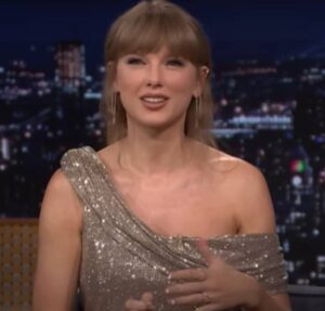 Taylor Swift revela que Travis Kelce estava nervoso durante gravação de podcast com ela: – Depois eu entendi