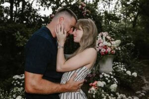 Taylor Swift anuncia casamento com Travis Kelce