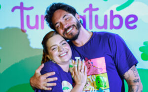 Lua, filha de Viih Tube e Eliezer, rouba a cena ao dançar em festival