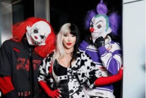 Veja a fantasia de Virginia e dos filhos na festa e Halloween