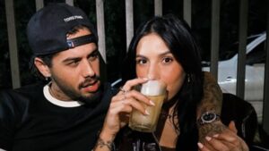 Zé Felipe posa com Ana Castela e foto na tela do celular do cantor rouba a cena