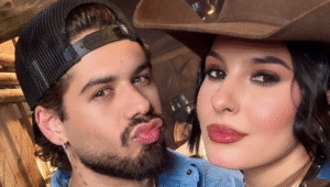 Zé Felipe posa com Ana Castela e foto na tela do celular do cantor chama a atenção: “Entregou tudo”