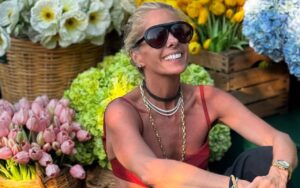 Adriane Galisteu rebate críticas ao corpo e reflete sobre julgamentos do passado