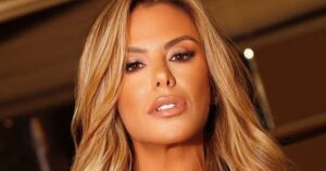 Exagerou? Poliana Rocha mostra look ‘ousado’ e detalhe chama atenção: ‘Pra que isso?’