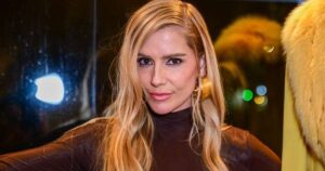 Com 6 gemas de ovo e leite condensado: pudim de brigadeiro de Deborah Secco é viciante, ideal para festas de fim de ano e fica melhor que o de padaria