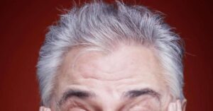 Após mostrar novo ‘companheiro’ na web, viúvo de Rita Lee revela onde estão as cinzas da cantora