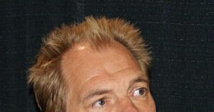 Ator de Hollywood, Julian Sands morreu em escalada após ver corpos de outros alpinistas