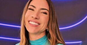 Patrícia Abravanel revela estrago de lentes nos dentes: ‘Feios’