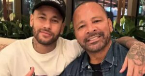 Neymar Pai recebe duas coroas de luxo e celebra a trajetória do filho