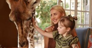 Exagero? Ana Paula Siebert exibe café da manhã luxuoso com girafas; veja