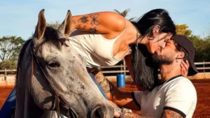 Zé Felipe e Ana Castela protagonizam beijão em Especial de Natal