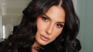 Ana Castela comenta sobre semelhanças com a atriz Millie Bobby Brown